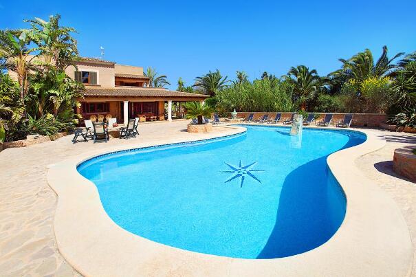 如何检查泳池设备中的水质？